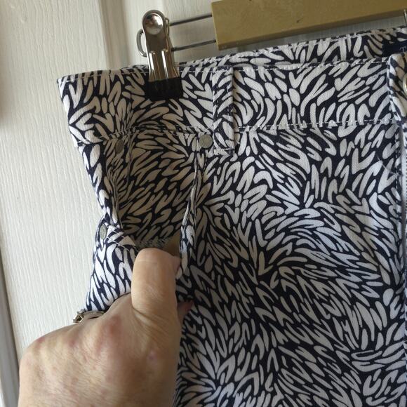 Talbots Crop Jegging Pants Sz 12 Black White Leaf Print Stretch Comfy Chic - Picture 4 of 12